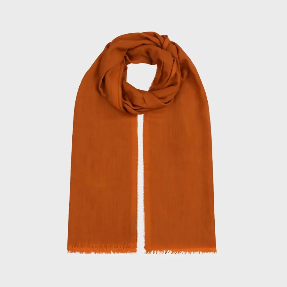 Begg x Co Wispy Scarf 70 x 200 cm in fine cashmere, showcasing featherlight weave and elegant drape.