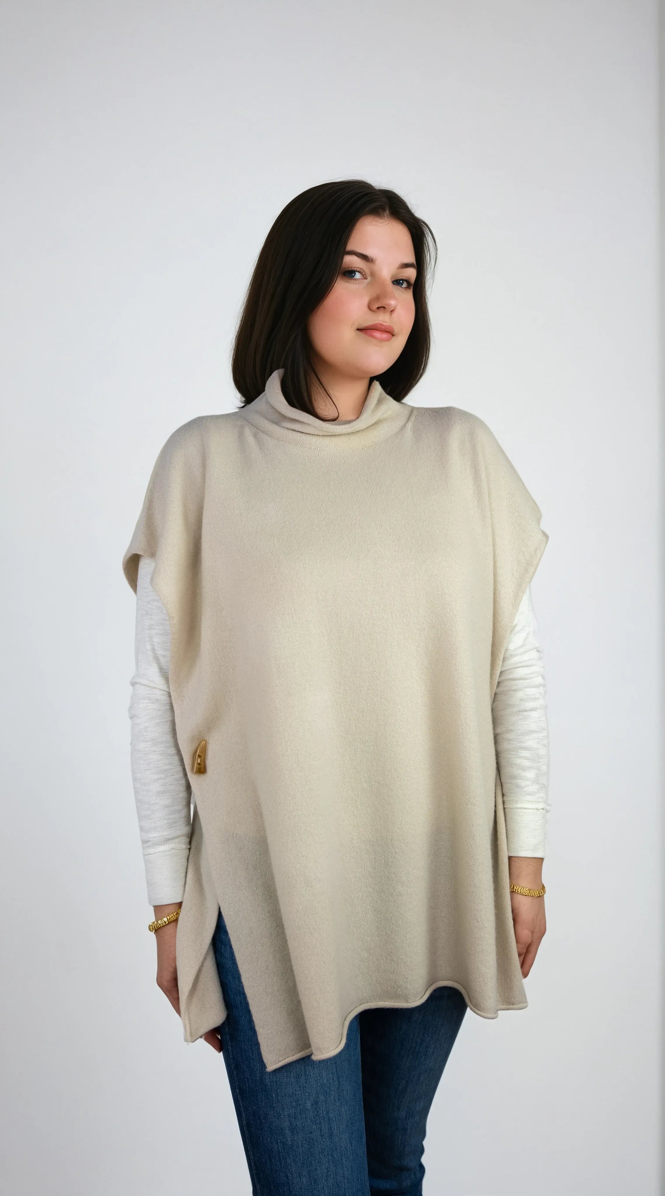 Ester poncho in haze – lightweight Scottish cashmere wrap with open sides, perfect for transitional layering in Telluride

