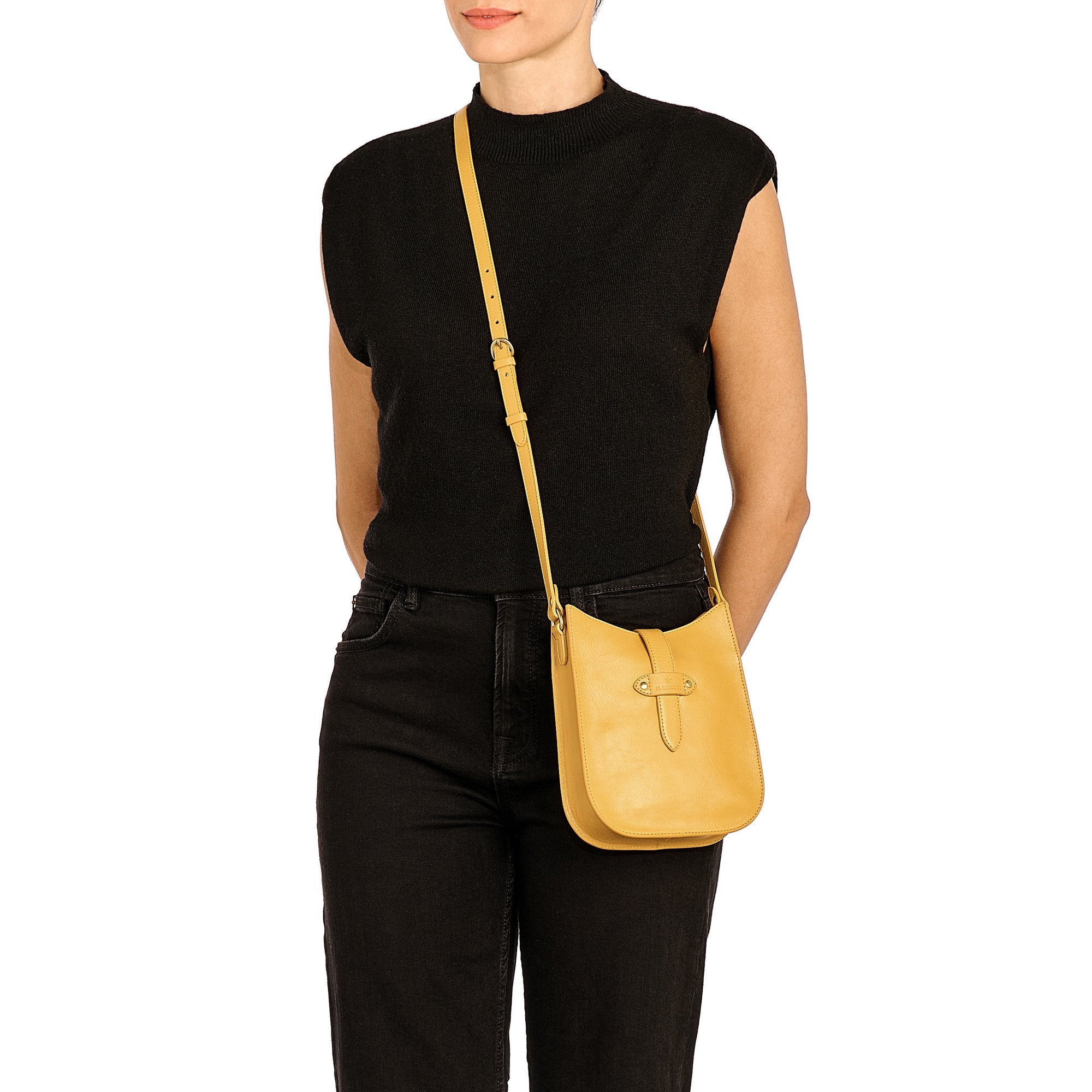 Front view of the Il Bisonte Archivo Crossbody Bag in Tan, handmade in Tuscany from vegetable-tanned Italian leather with loop closure and adjustable strap.