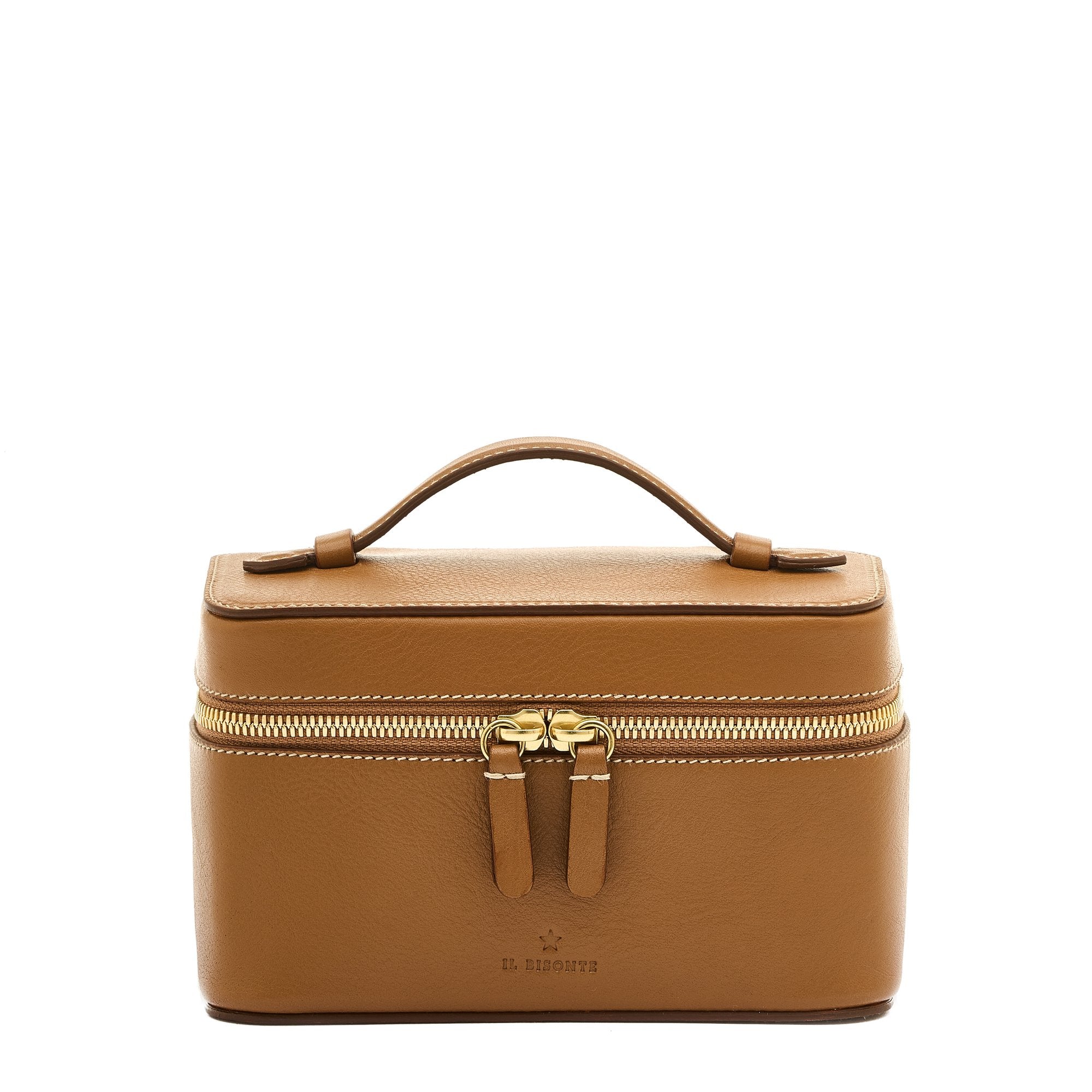 Front view of the Il Bisonte Musa Travel Case in Gianduia, handmade in Tuscany from vegetable-tanned cowhide with a double-slider zip and waterproof lining.