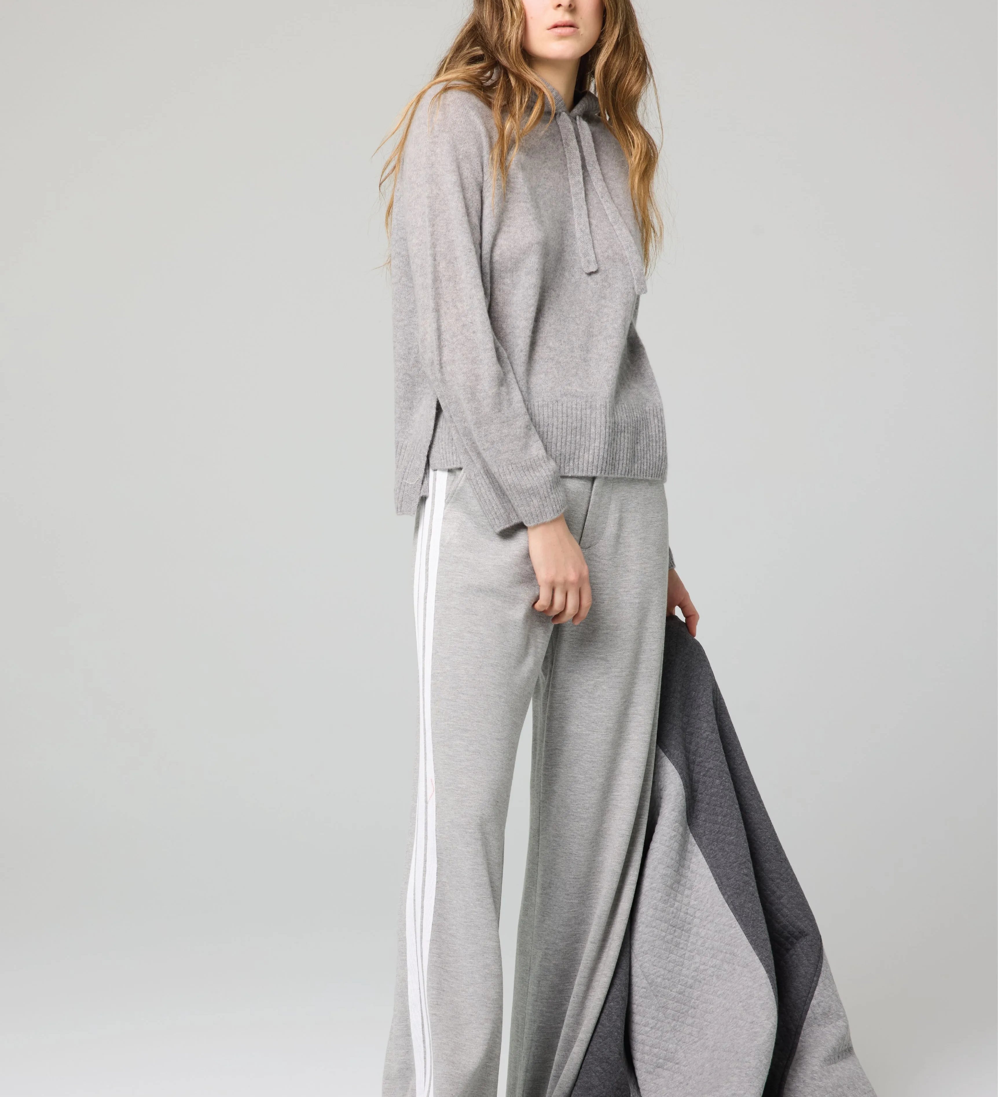La Fata tailored travel pants in heather grey – minimalist pull-on stretch trousers curated by CashmereRED in Telluride
