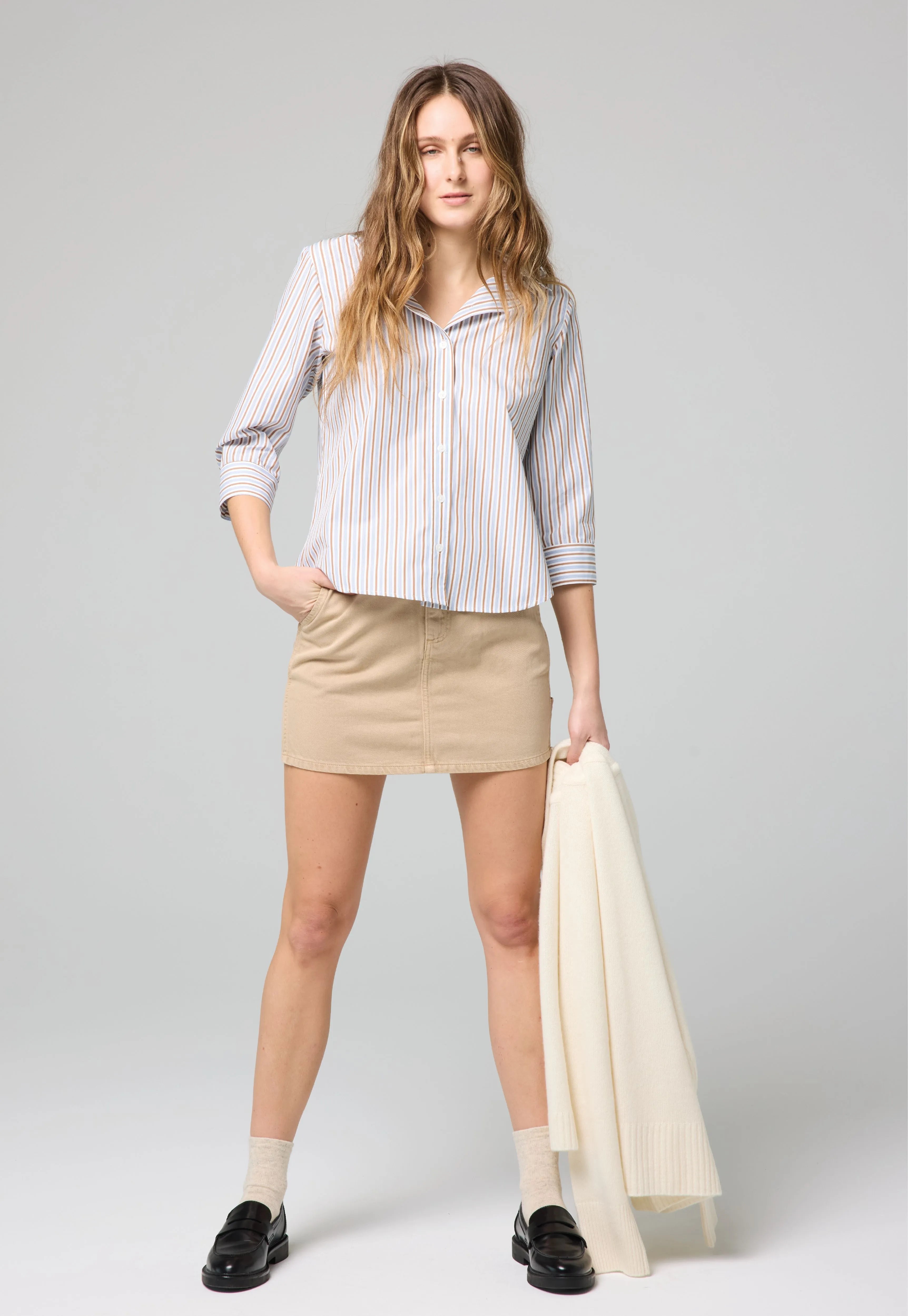 La Fata Twilo button-up shirt in French blue and bordeaux – lightweight travel-friendly shirt with modern tailoring from CashmereRED Telluride

