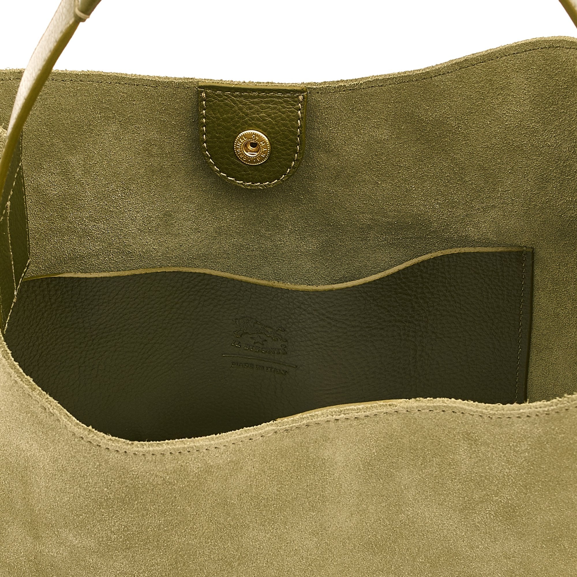 Close-up detail of the Il Bisonte Le Laudi Bucket Bag in Verde highlighting brass hardware, stitching, and vegetable-tanned leather grain.