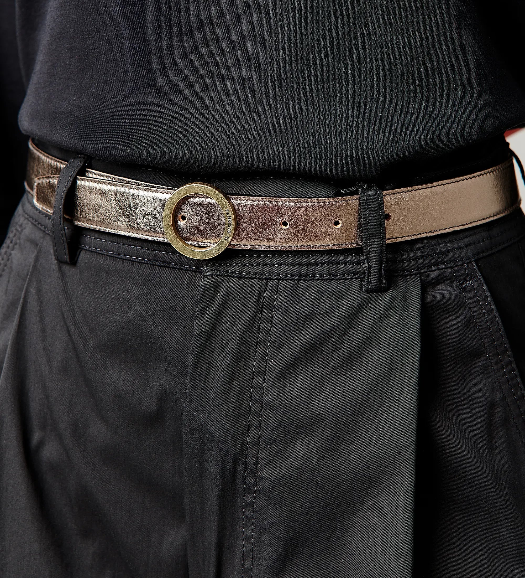 Il Bisonte Bigallo grain leather belt with round logo-engraved buckle – front view