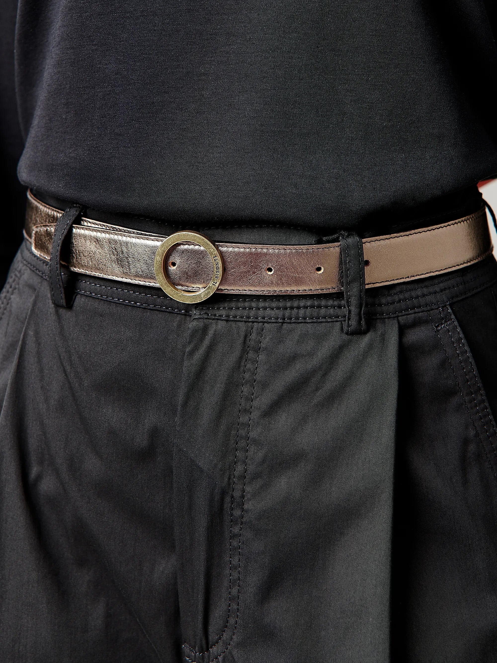 Il Bisonte Bigallo grain leather belt with round logo-engraved buckle – front view