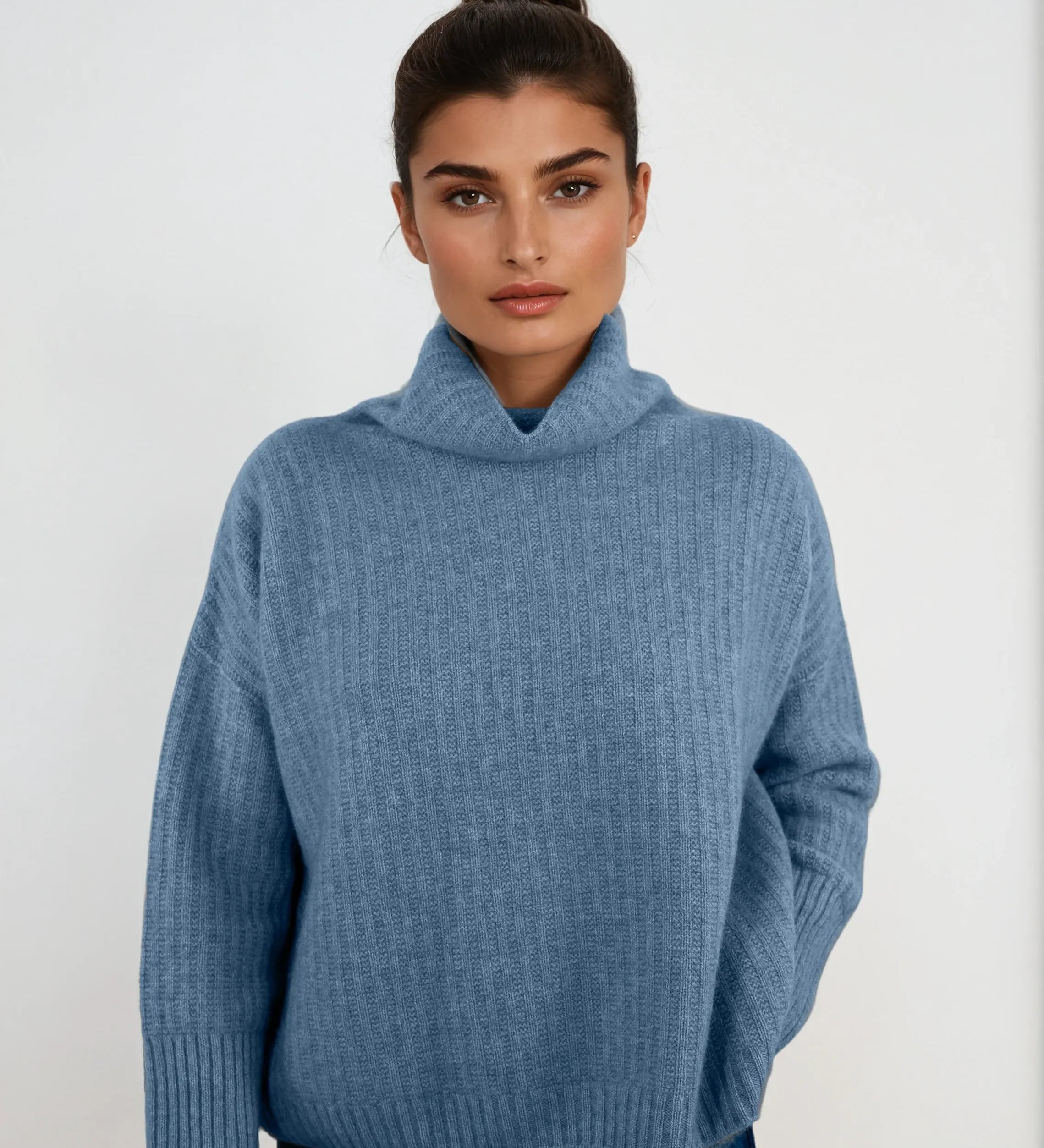 Not too slouchy, not too fitted — this cashmere favorite is made with natural fibers and designed in Telluride for everyday elegance.
