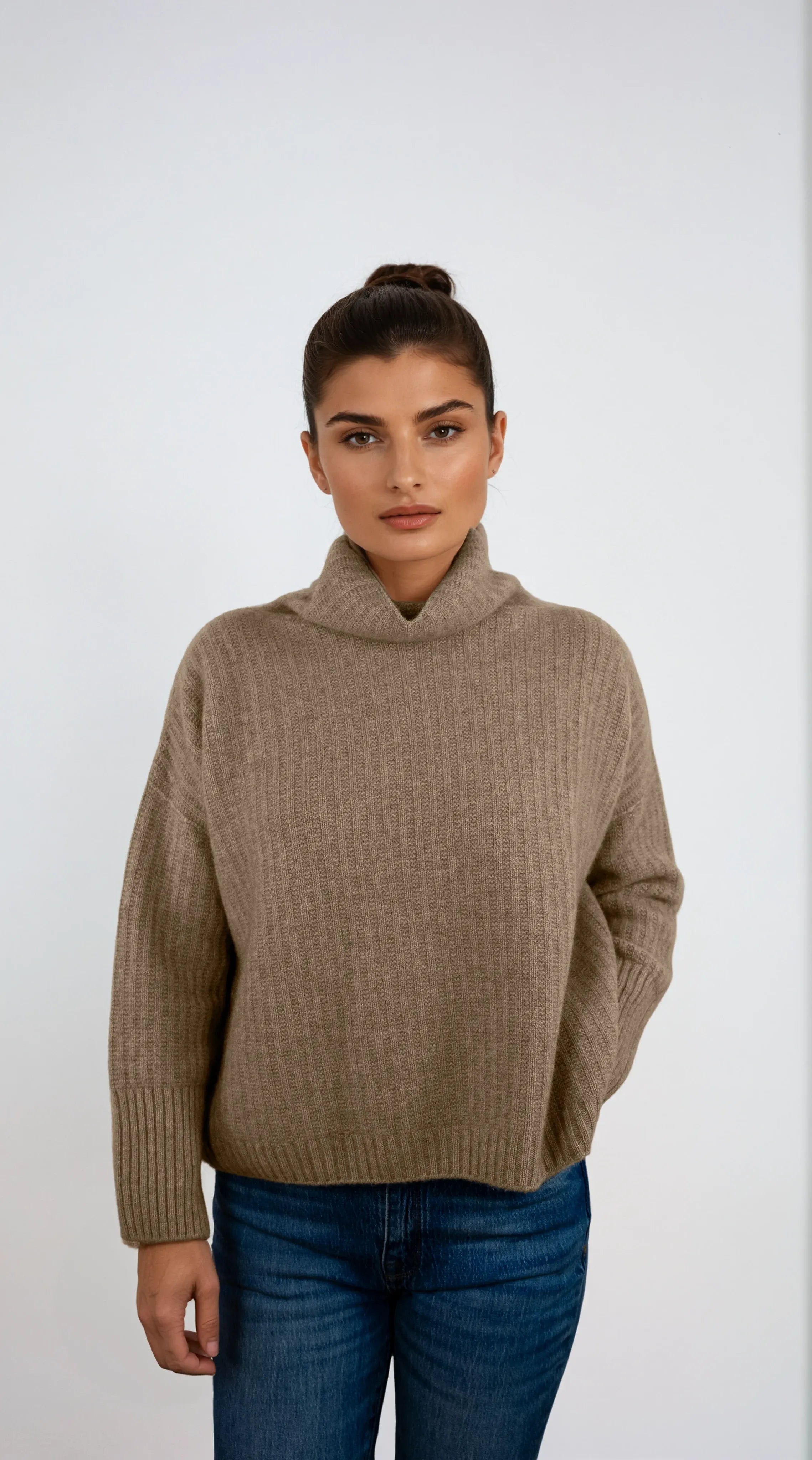 Not too slouchy, not too fitted — this cashmere favorite is made with natural fibers and designed in Telluride for everyday elegance.